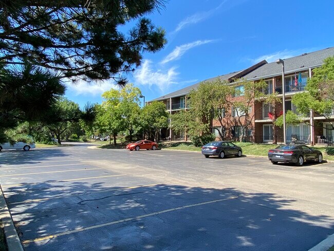 Building Photo - 520 Biesterfield Rd