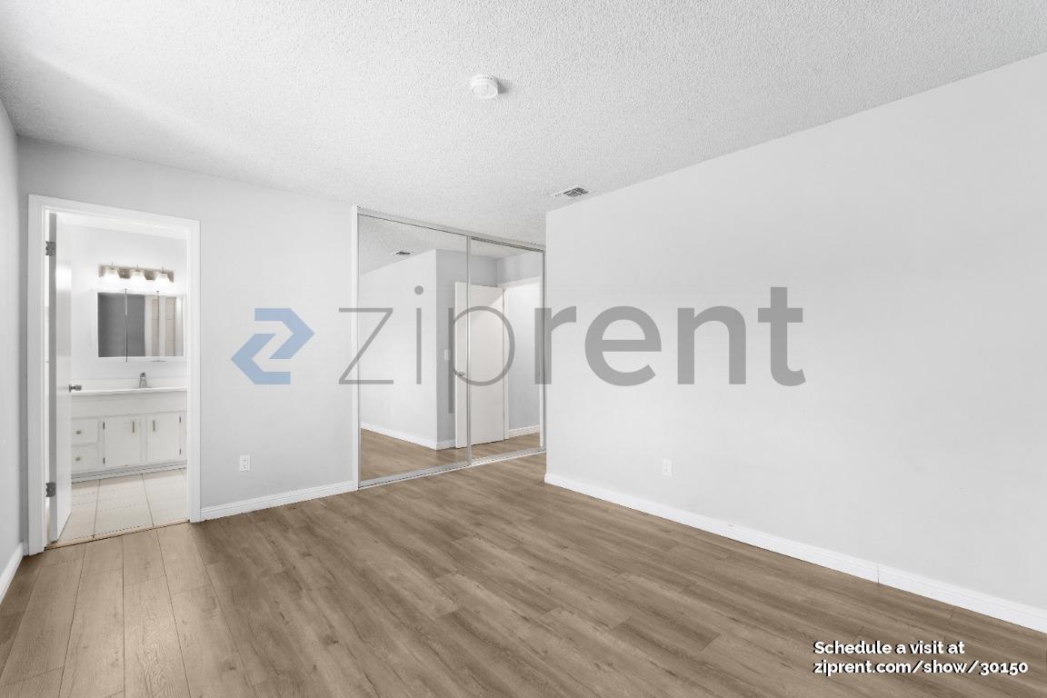 Building Photo - Unit