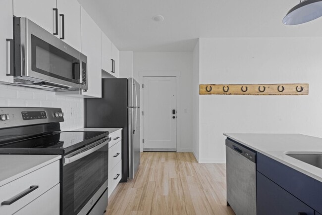 Building Photo - 311 E Lorene St