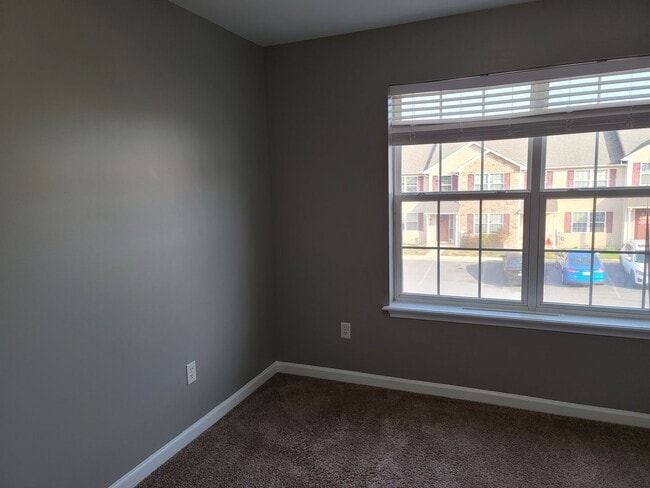 Building Photo - 3 Bedroom Townhome for Rent in Waynesboro