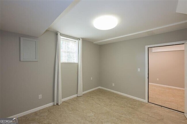 Building Photo - 1565 Overland Terrace SE
