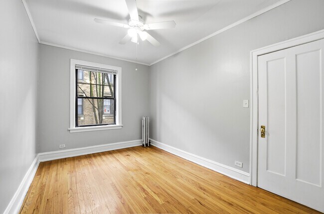 Building Photo - 2336 W Addison St