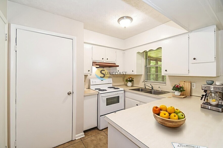 Building Photo - 4533 Jade Dr E