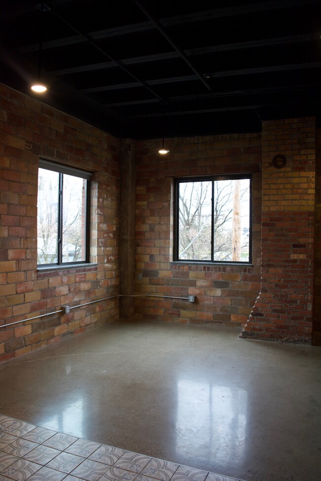 Living room area - 438 E Brackenridge St