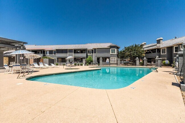 Building Photo - Spacious 3 Bed/2 Bath Home in Lush Crestvi...