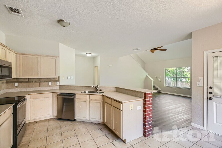 Building Photo - 12430 Canyon Ct