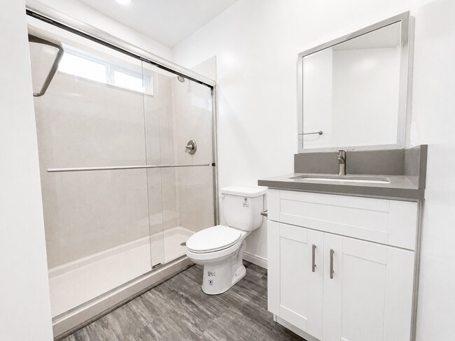 Building Photo - Completely Remodeled Spanish Style Midtown Apartment! Air Conditioning!