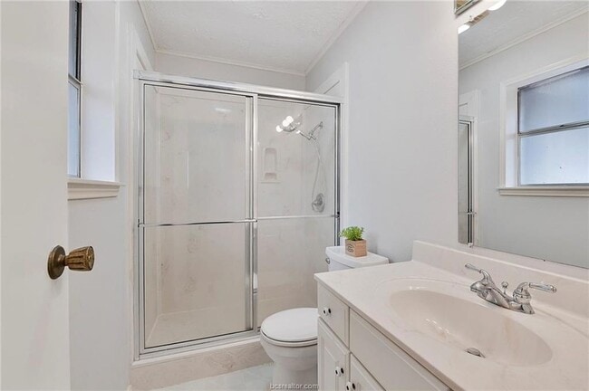 Building Photo - 1031 Rose Cir