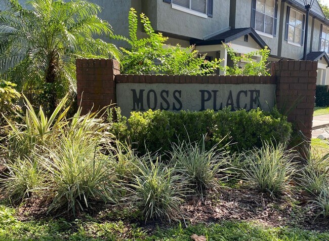 Building Photo - 2/1.5 Townhome Wth Fireplace! Across From Torasco Park! Perfect For Family!