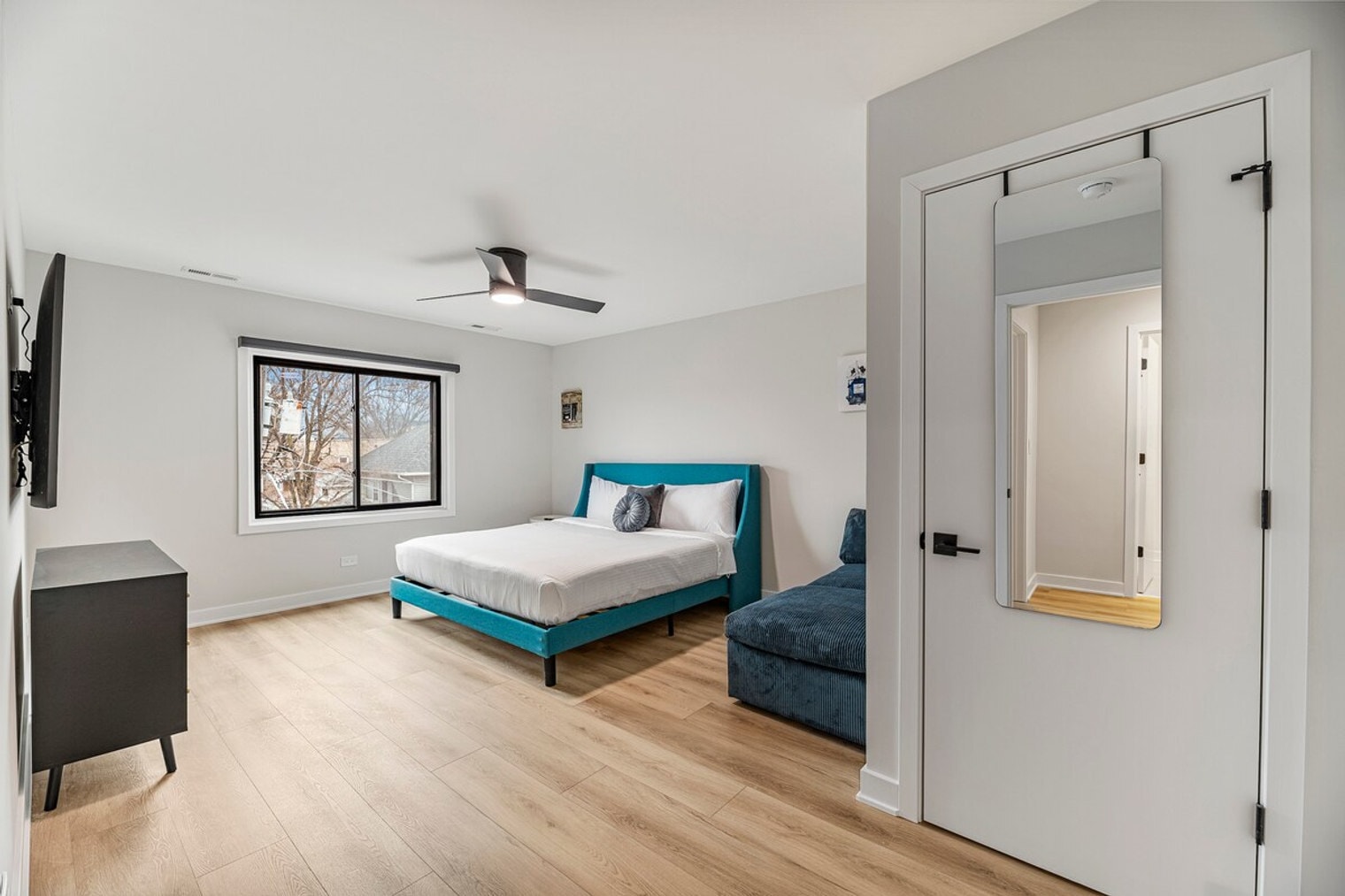 Building Photo - 7200 N Western Ave