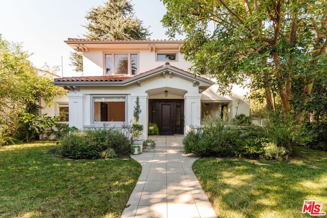 Building Photo - 2027 Canyon Dr