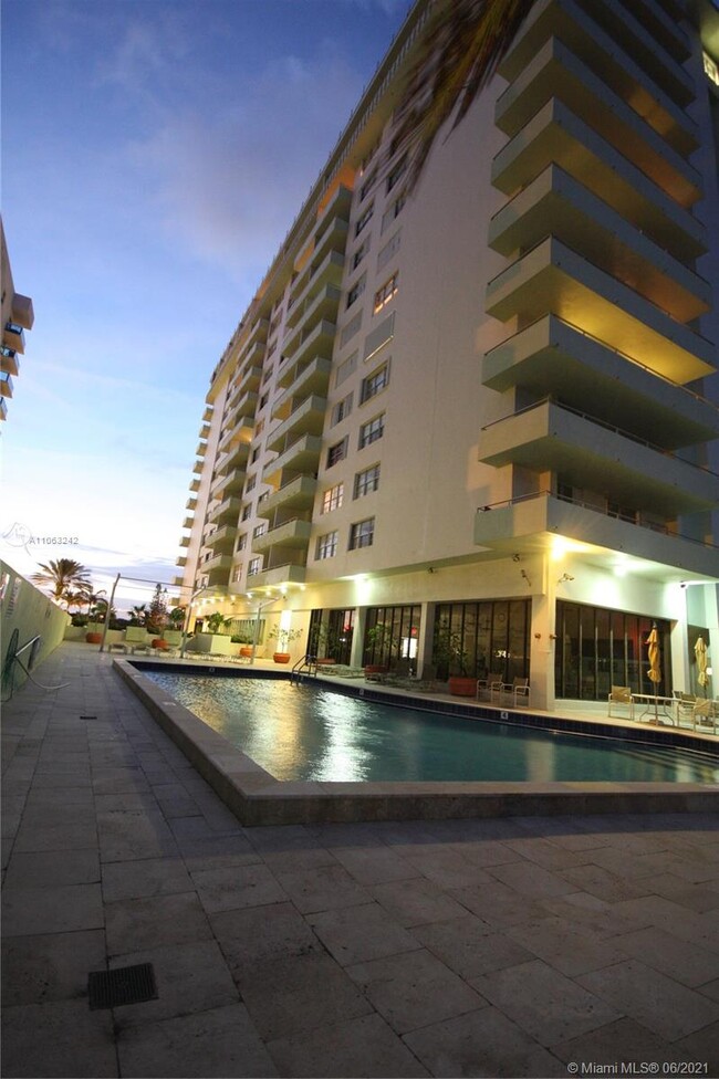 Building Photo - 9225 Collins Ave
