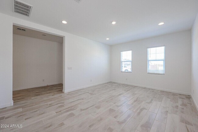 Building Photo - 7682 W Jackrabbit Ln