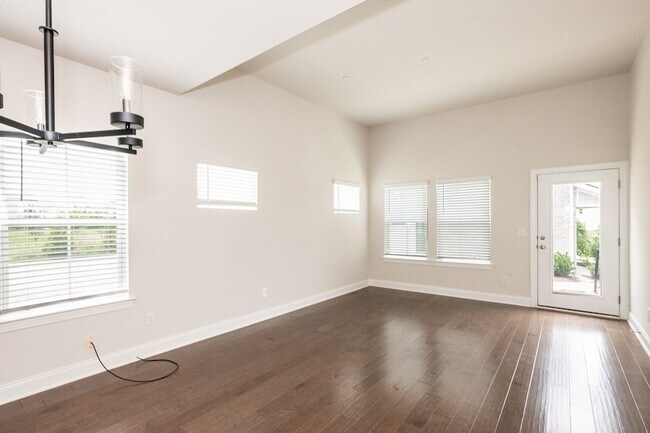 Building Photo - 204 Douglas Bend Rd