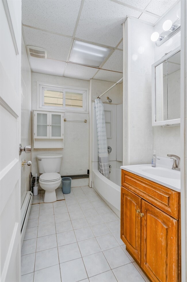 Building Photo - 27 Romaine Ave