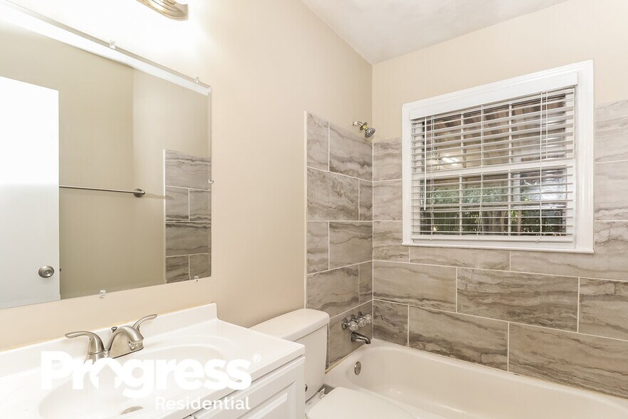 Building Photo - 135 Short Hills Dr