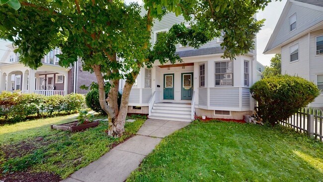 Building Photo - 23 Holman St