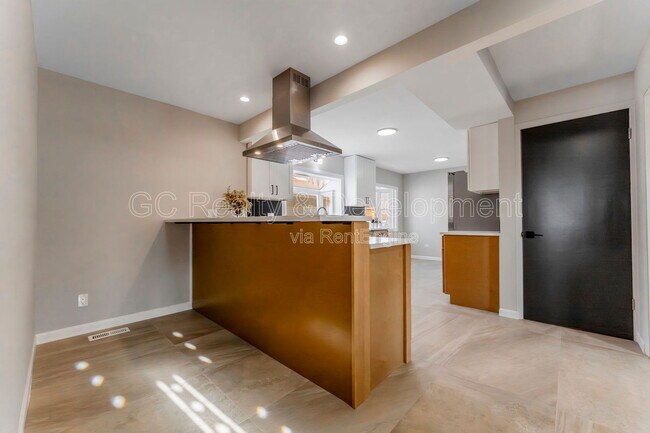 Building Photo - 3303 Division St