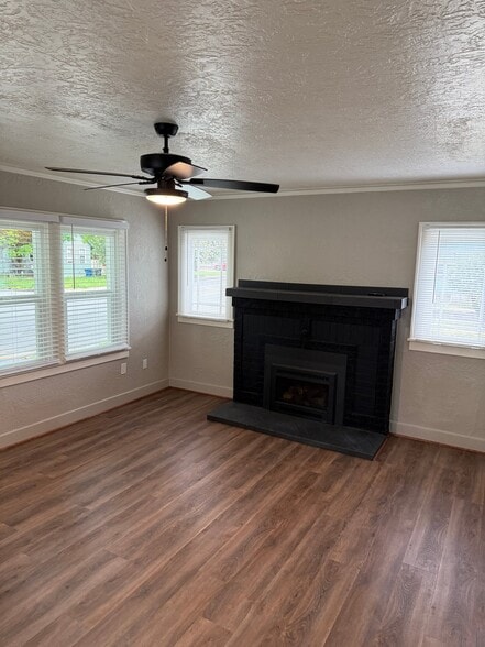 Building Photo - 790 17th St NE