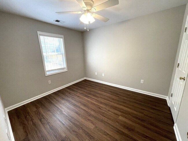 Building Photo - Newly Renovated 3br in East Athens, Available Mid June 2025