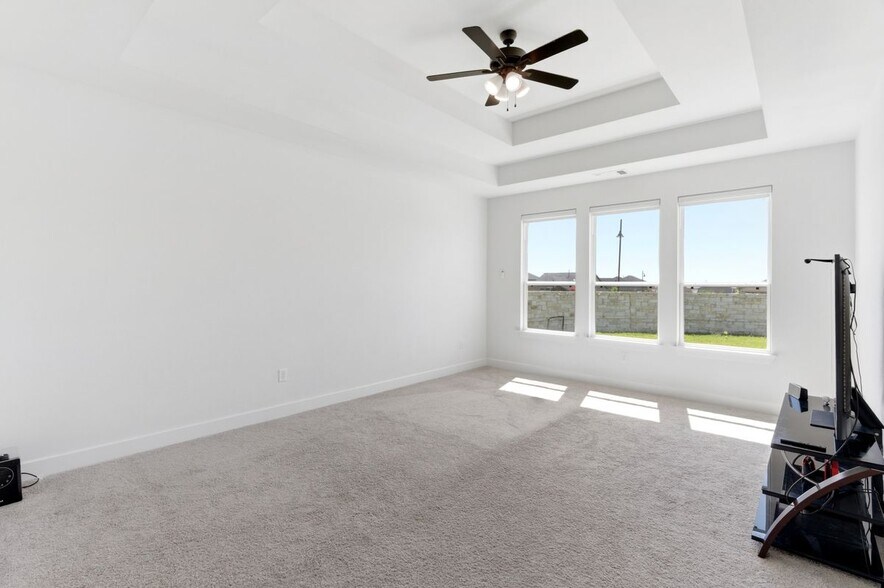 Building Photo - 396 Hollister Dr