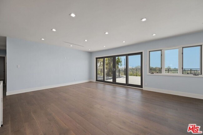 Building Photo - 1256 Stradella Rd