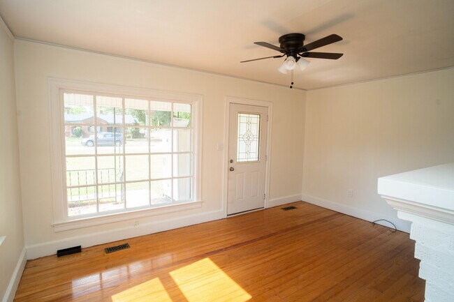 Building Photo - 1114 8th Ave