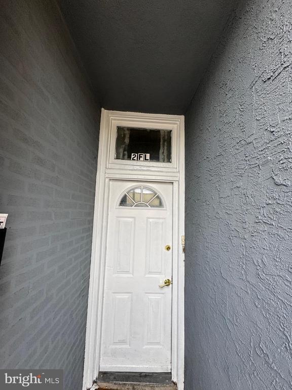 Building Photo - 7242 Elmwood Ave