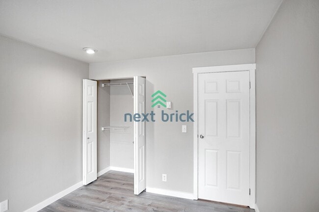 Building Photo - Discover Your New Home at Juanita Beach Esplanade!