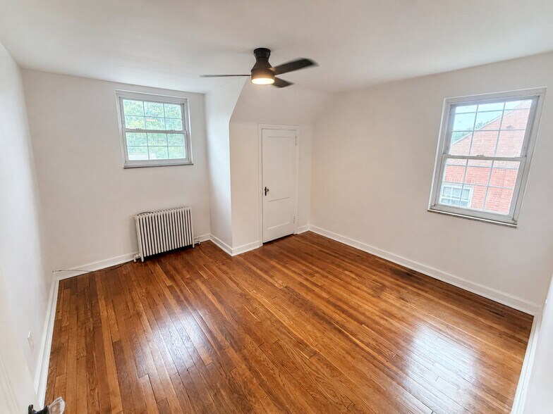 Building Photo - 146 Evaline St