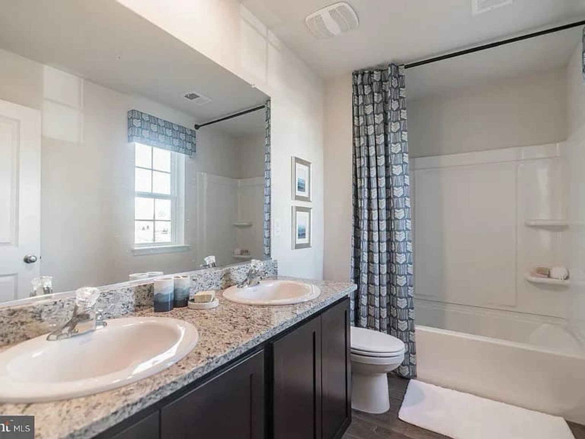 2nd Full bath with a tub - 377 Aylesbury Ln