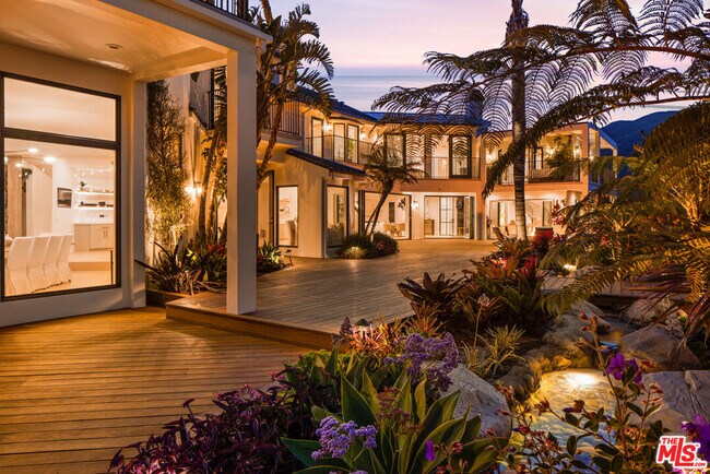 Building Photo - 5868 Zumirez Dr