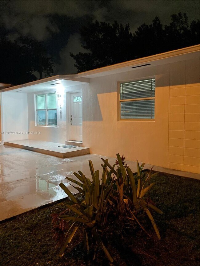 Building Photo - 301 NW 34th St
