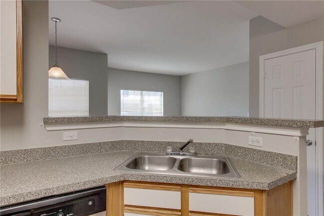 Building Photo - 2320 Gracy Farms Ln