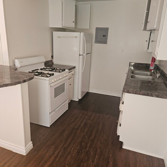 Building Photo - 8809 Etiwanda Ave