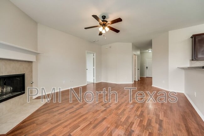 Building Photo - 8420 Sonnet Dr