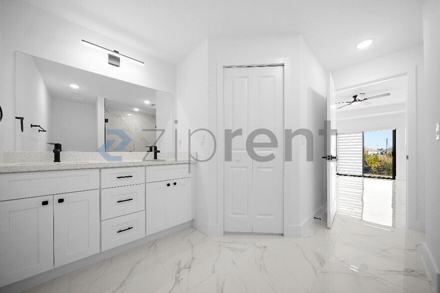 Building Photo - 4117 NE 16th Ave