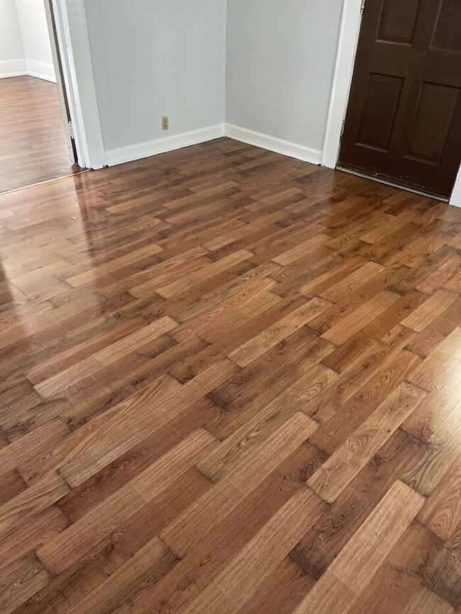 Building Photo - 2 Bedroom 1 Bathroom