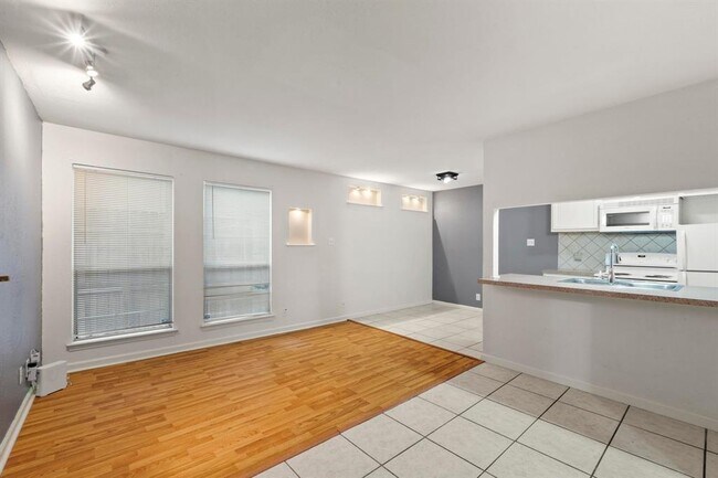 Building Photo - 2708 S 1st St