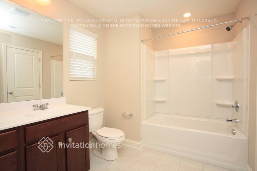 Building Photo - 141 Farmers Folly Dr