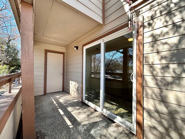 Building Photo - 7111 E Hwy 290