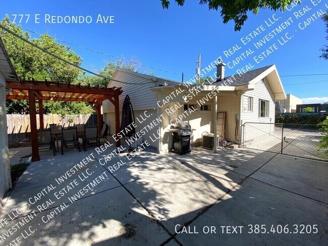 Building Photo - 777 E Redondo Ave