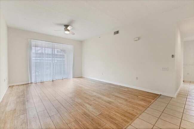 Building Photo - 4208 Central Sarasota Pkwy