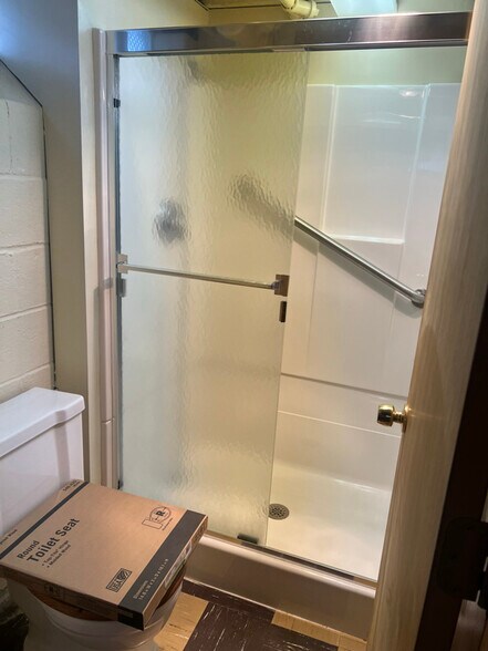 Building Photo - 6564 Oakwood Dr