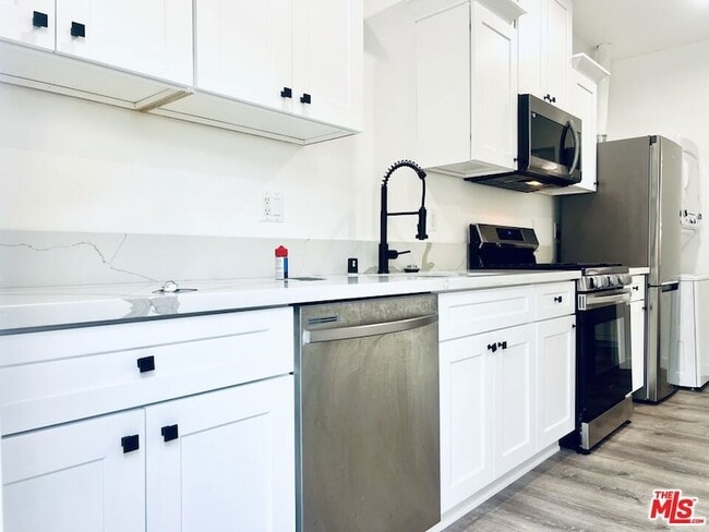 Building Photo - 247 S Catalina Ave