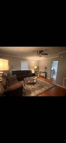 Building Photo - 712 Kingston St