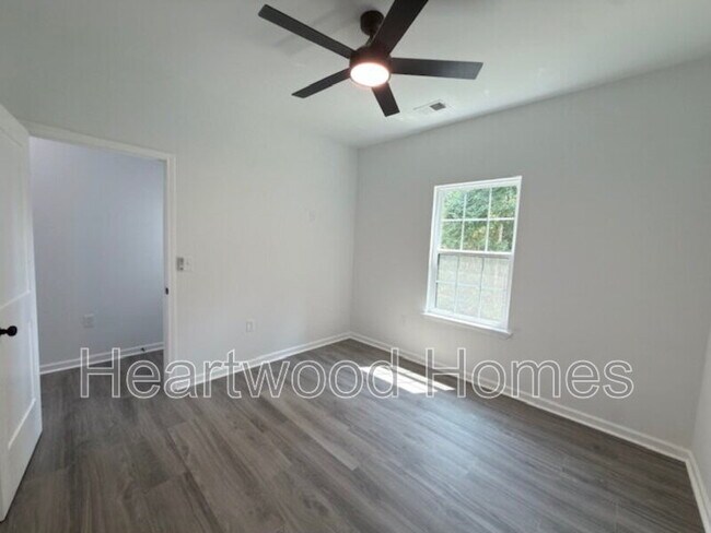 Building Photo - 212 Lincolnshire Blvd