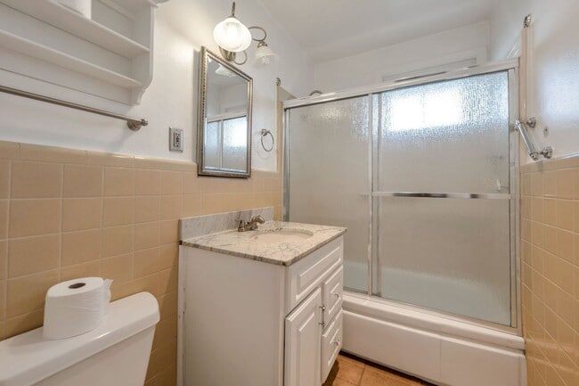 Building Photo - CHARMING 3-BED 2-BATH NEAR THE BAY WITH SPECTACULAR CANYON VIEW