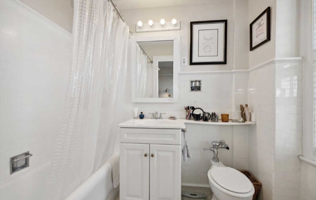 Building Photo - 2608 N Lakeview Ave