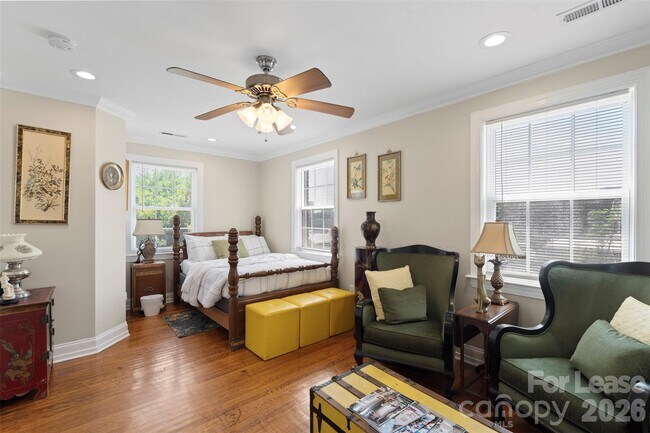 Building Photo - 703 S Summit Ave